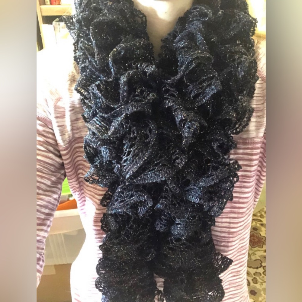 Black ruffle ribbon scarf